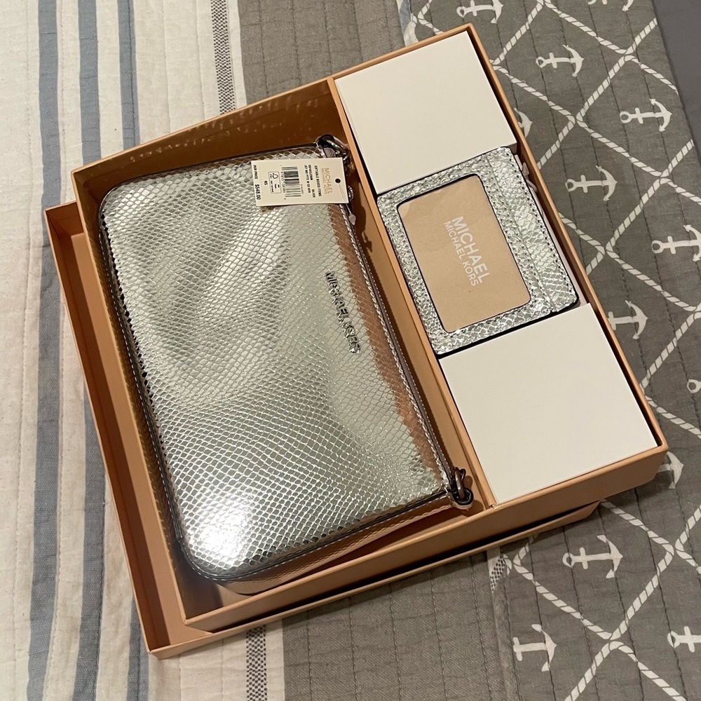 Michael Kors Silver Snake Pouchette & Card Case Gift Set Box - Picture 2 of 16